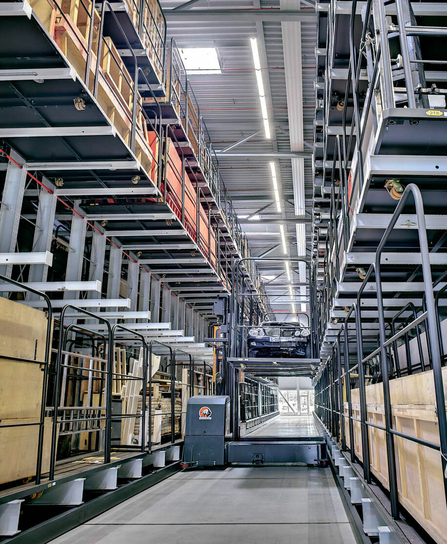 [Translate "Hungary"] Mobile cantilever racking