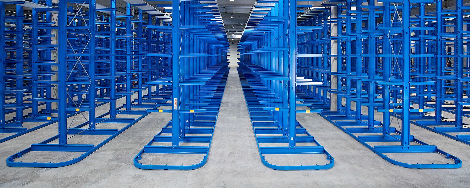 [Translate "Hungary"] Cantilever racking for narrow aisle