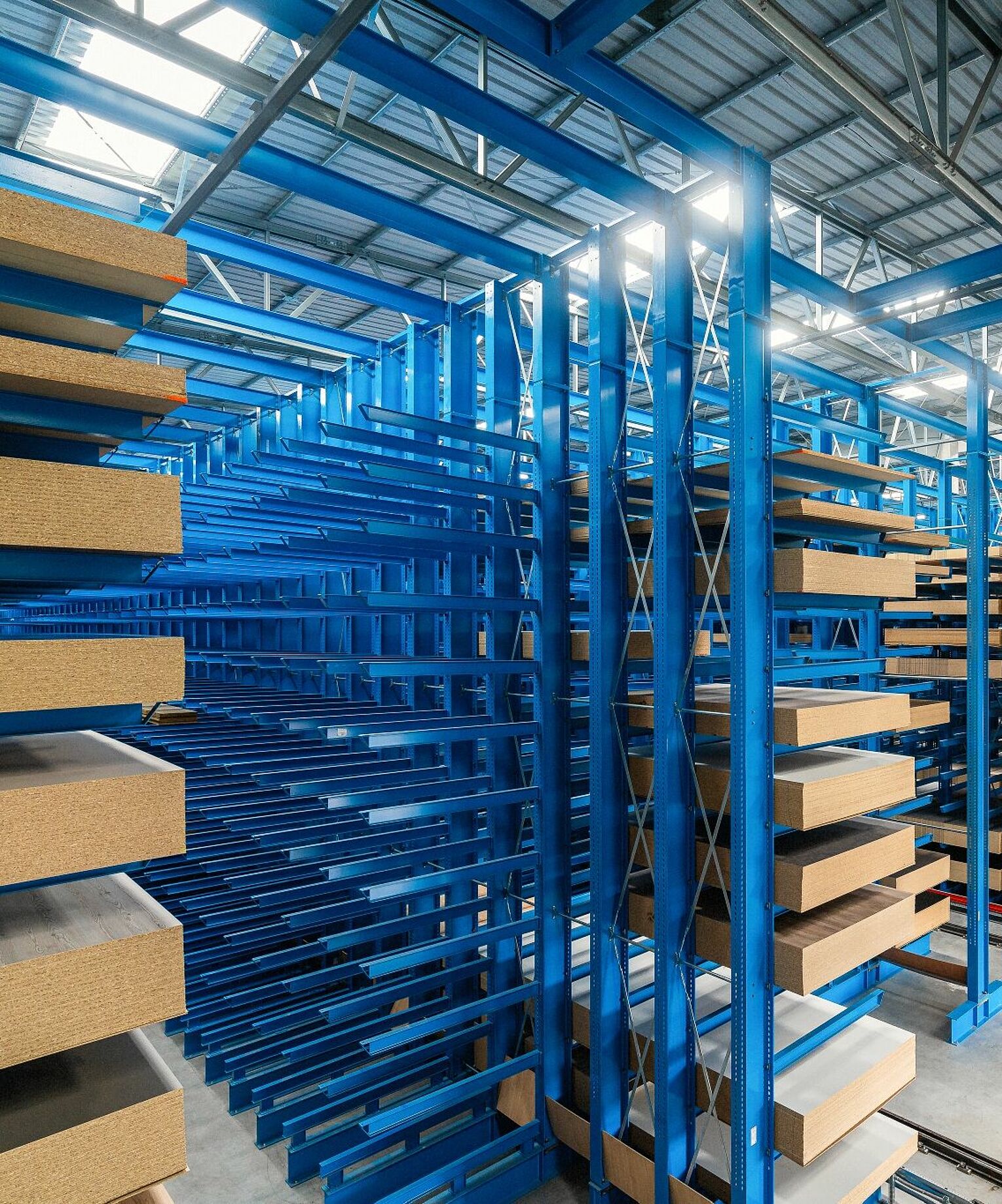 [Translate "Hungary"] Cantilever racking timber trade