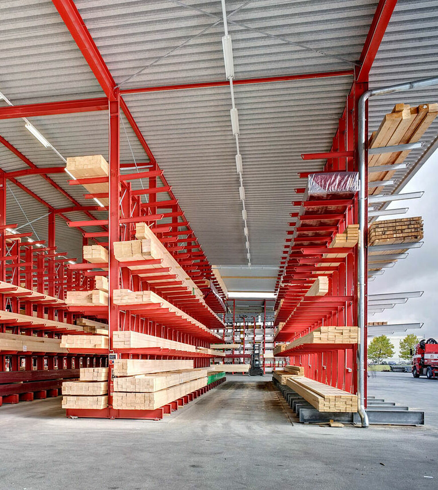 [Translate "Hungary"] Rack-clad warehouse Cantilever racking