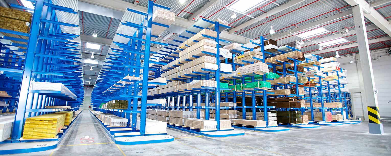 [Translate "Hungary"] Cantilever racking for narrow aisle