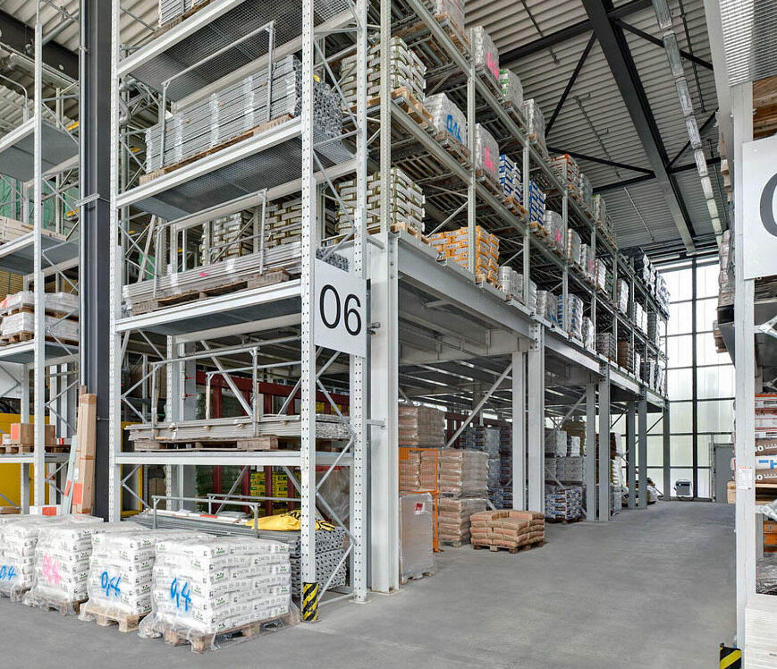 [Translate "Hungary"] Cantilever racking Multi-tier storage