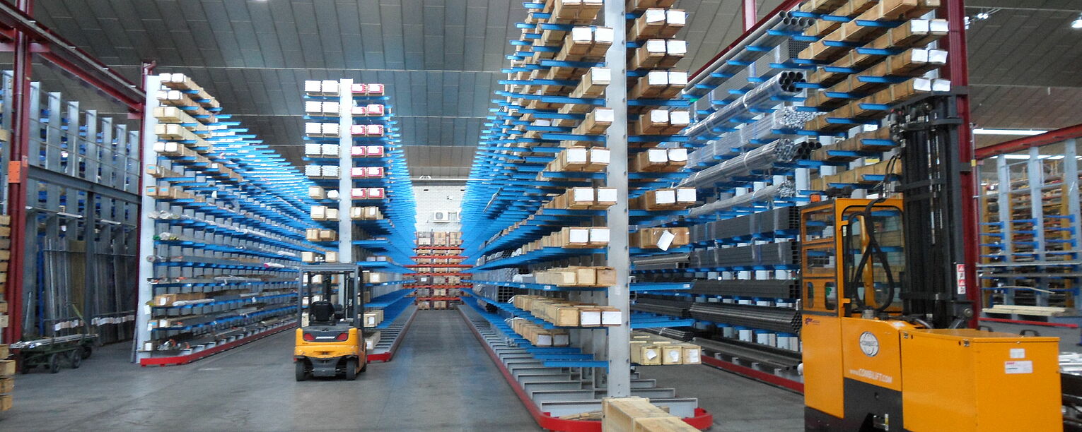 [Translate "Hungary"] Cantilever racking for narrow aisle