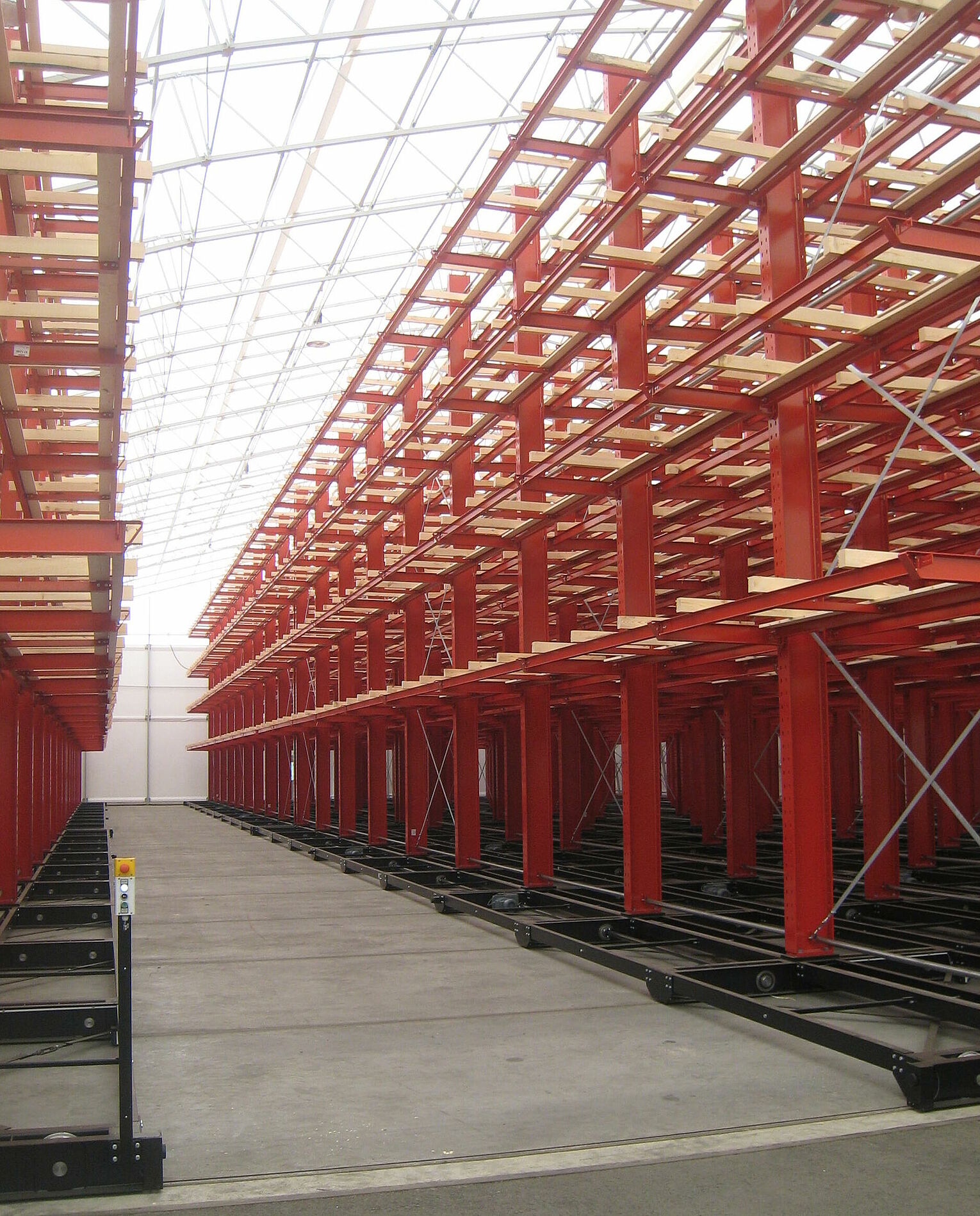 [Translate "Hungary"] Mobile cantilever racking