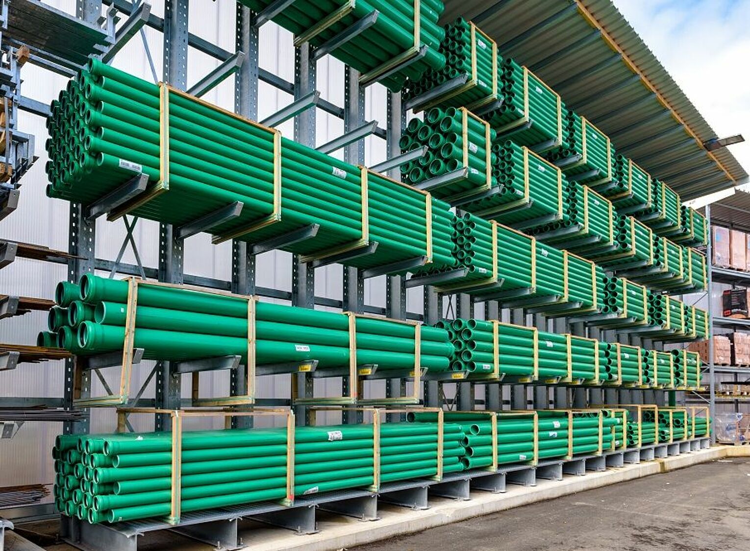 [Translate "Hungary"] Cantilever racking Yard racking