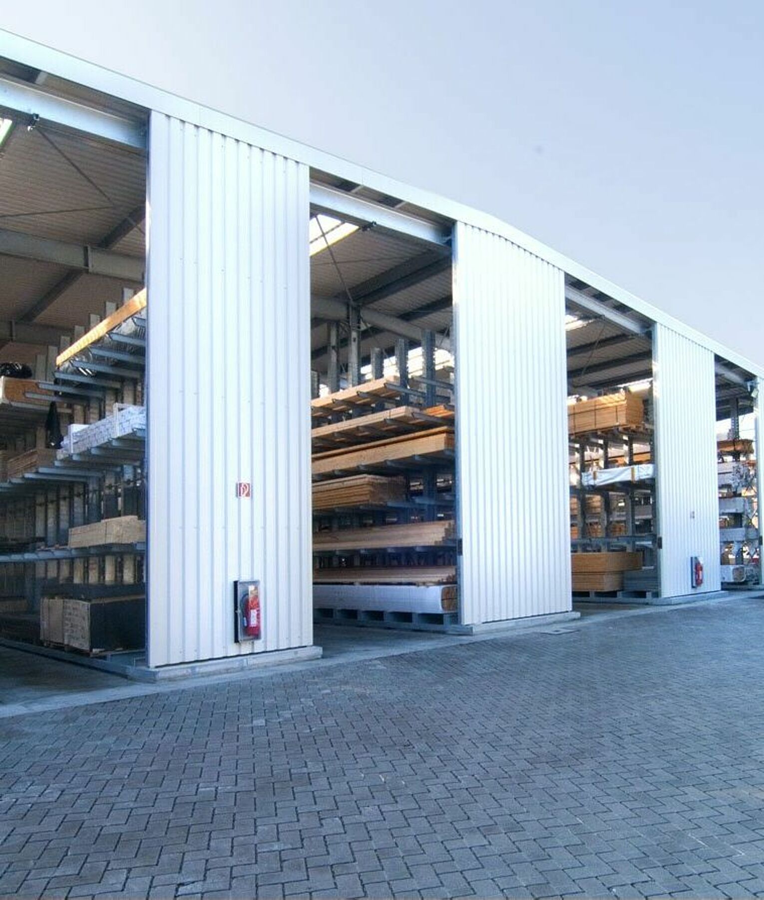 [Translate "Hungary"] Rack-clad warehouse Cantilever racking