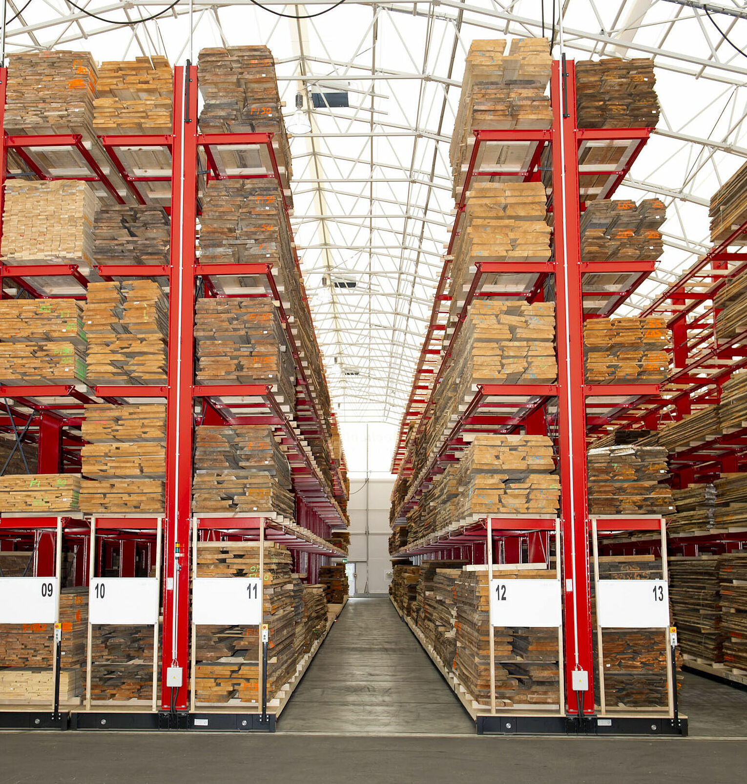 [Translate "Hungary"] Cantilever racking timber trade