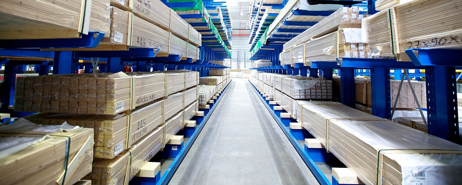 [Translate "Hungary"] Cantilever racking for narrow aisle