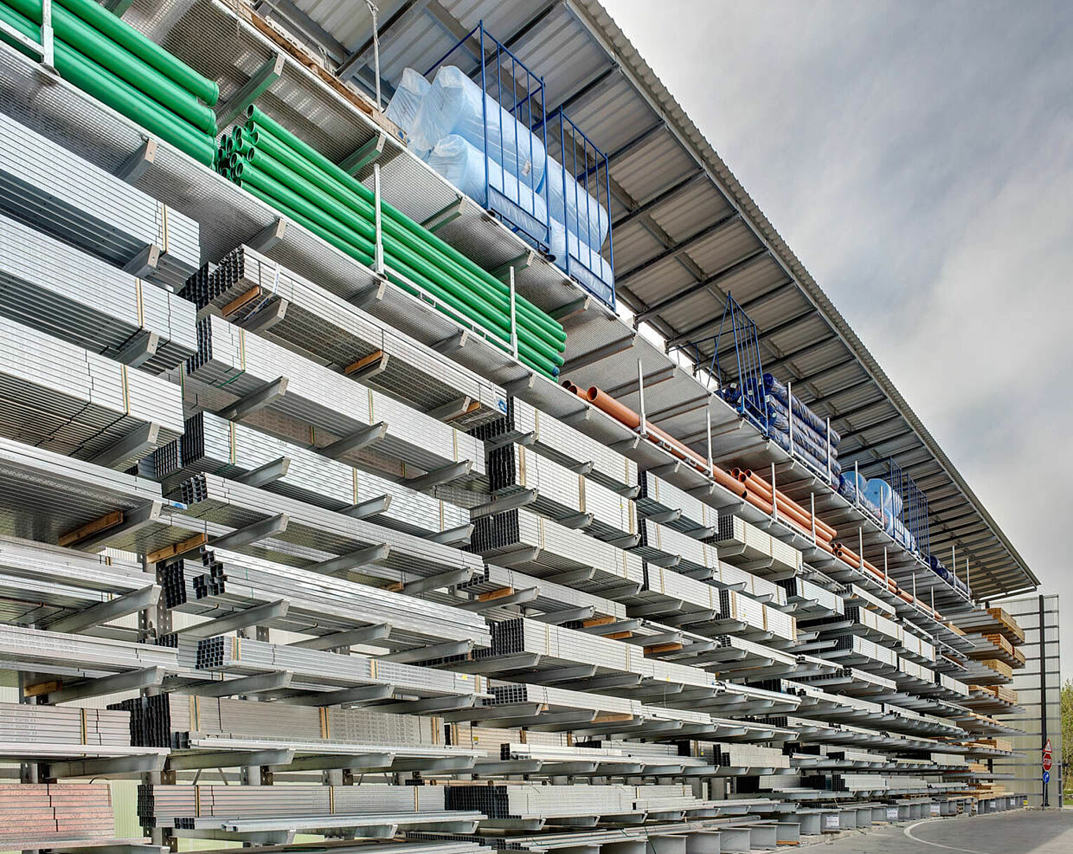 [Translate "Hungary"] Cantilever racking Yard racking