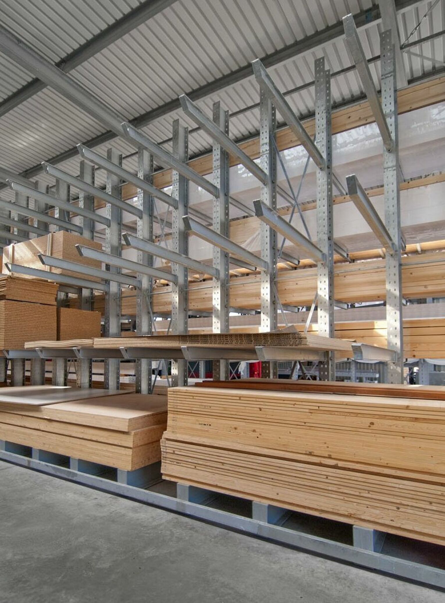 [Translate "Hungary"] Cantilever racking timber trade