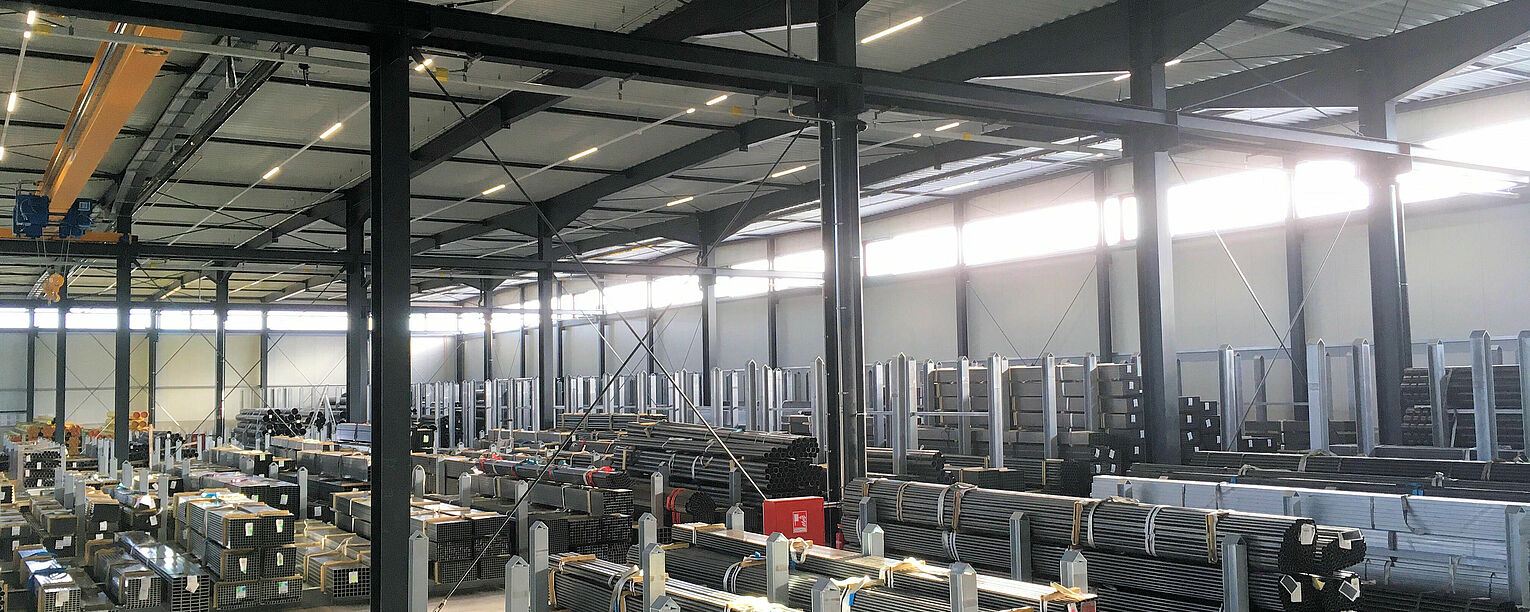 [Translate "Hungary"] Cantilever racking Industry solution