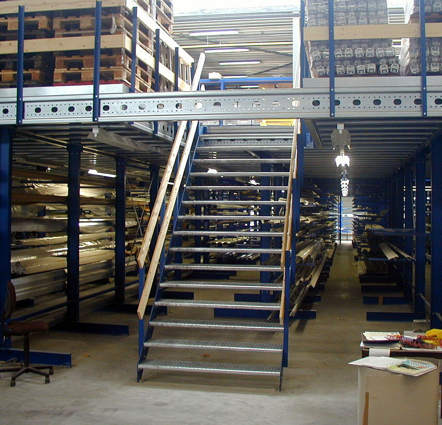 [Translate "Hungary"] Cantilever racking Multi-tier storage