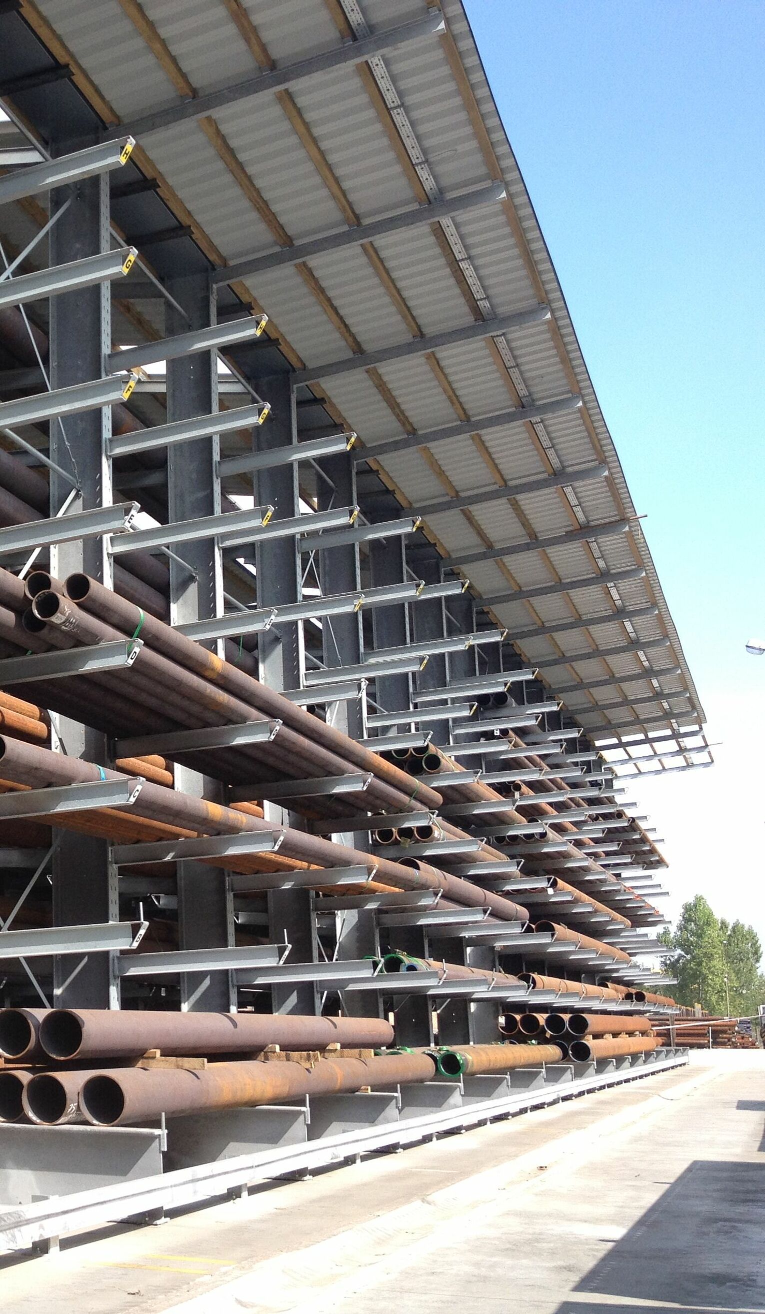 [Translate "Hungary"] Cantilever racking Yard racking