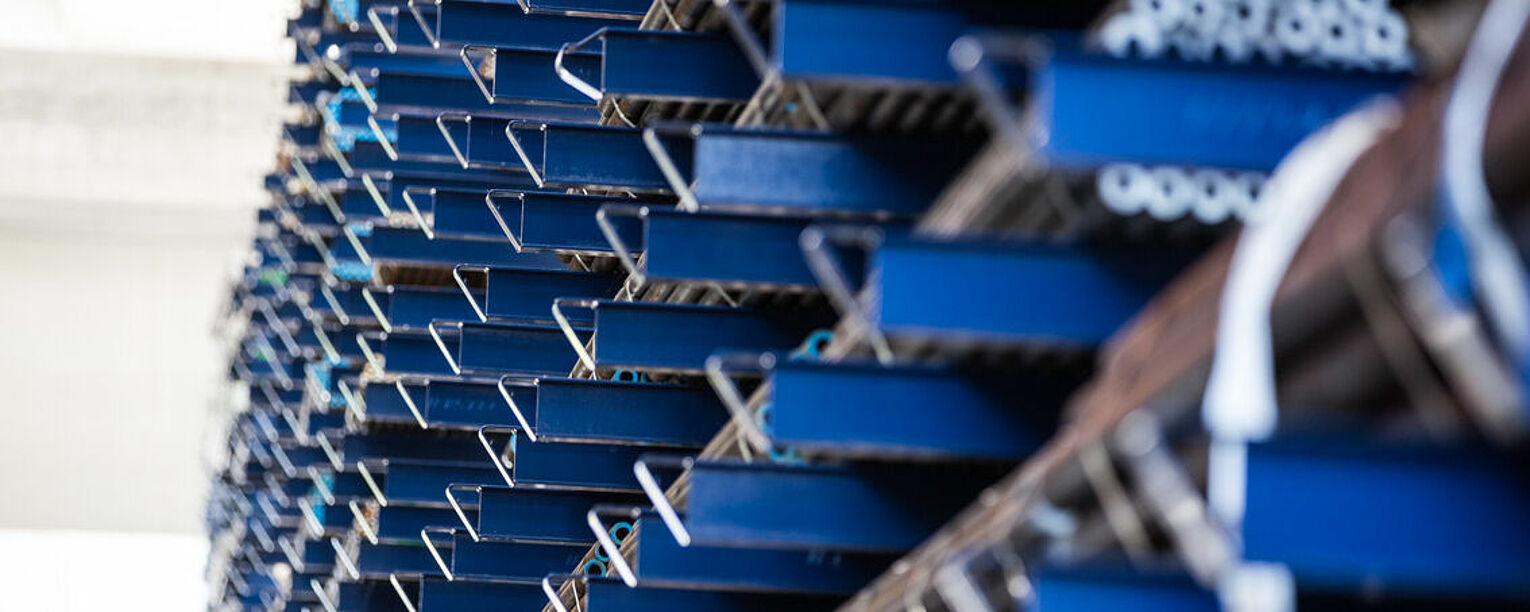 [Translate "Hungary"] Cantilever racking Industry solution