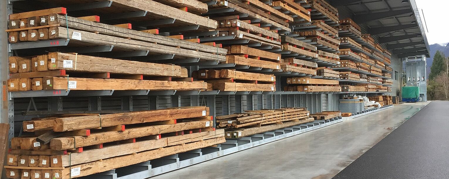 [Translate "Hungary"] Cantilever racking timber trade