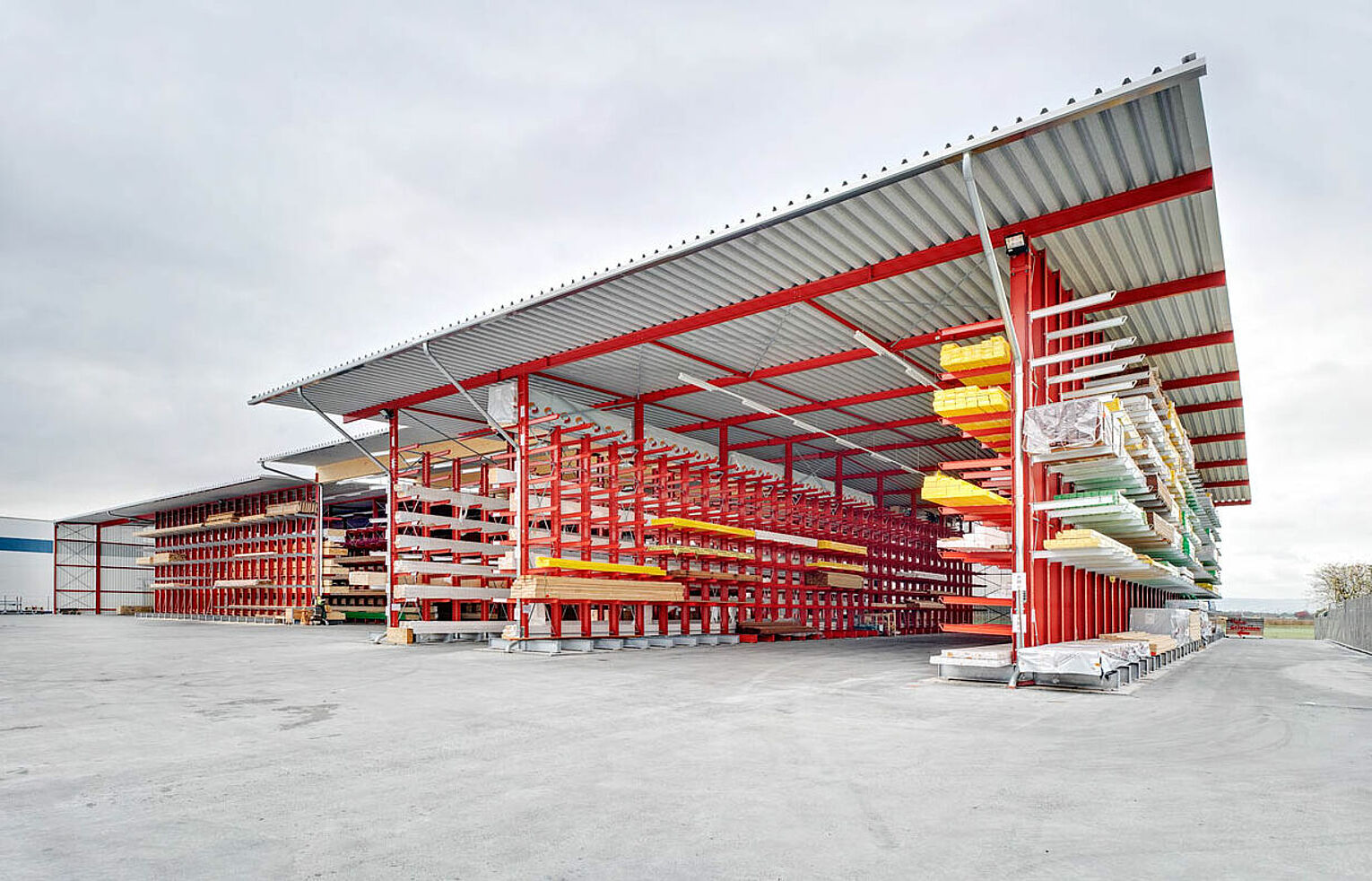 [Translate "Hungary"] Rack-clad warehouse cantilever racking