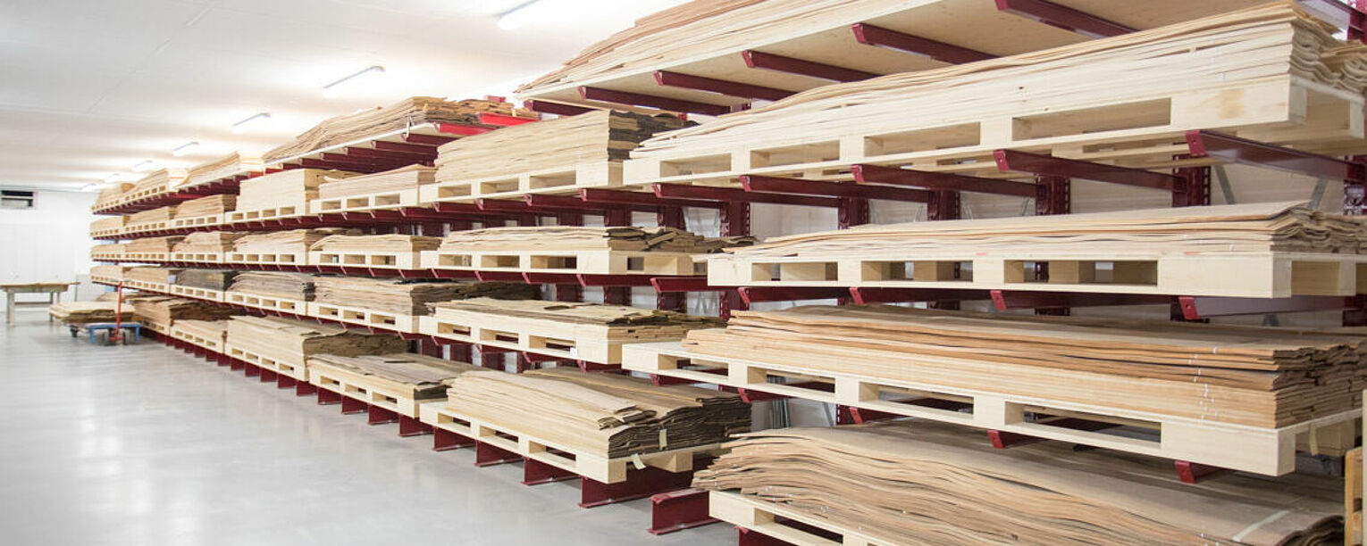 [Translate "Hungary"] Cantilever racking timber trade